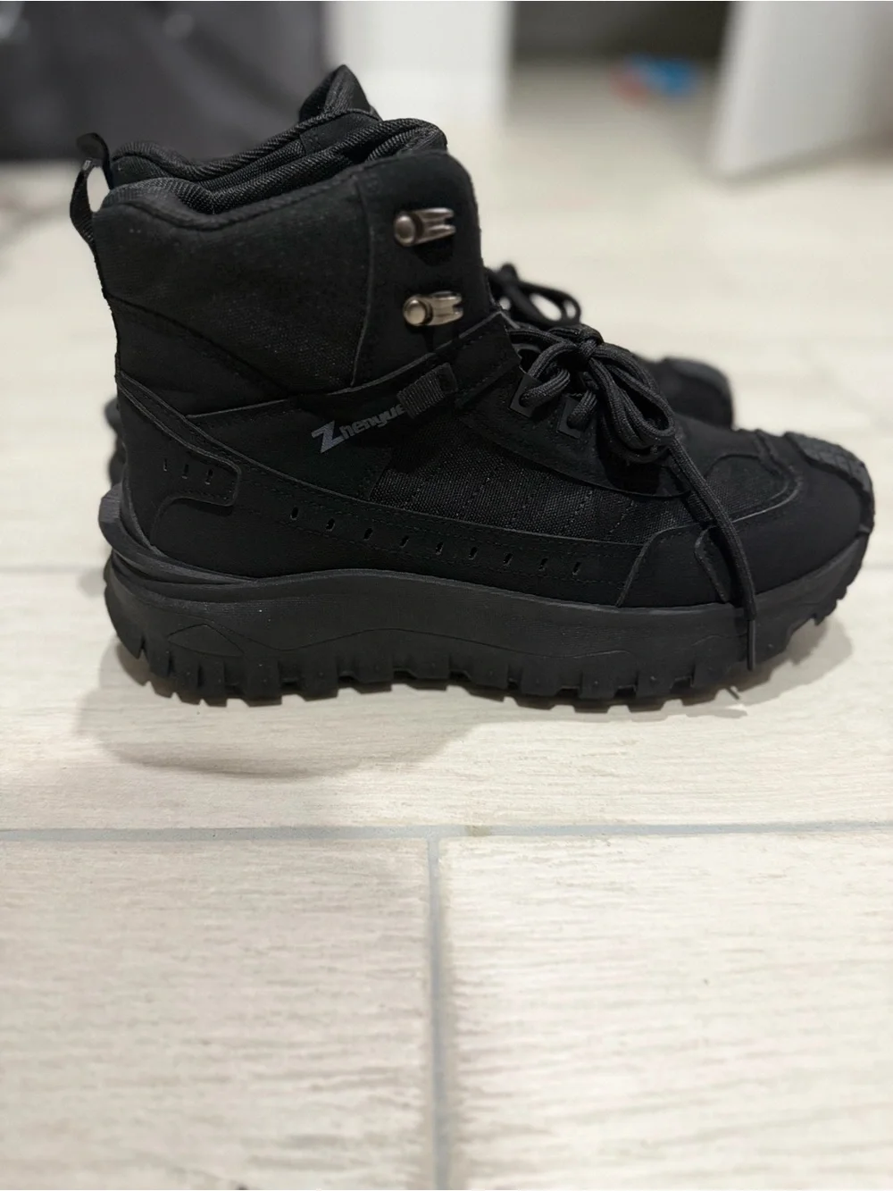 The Unbranded Brand mainalun black